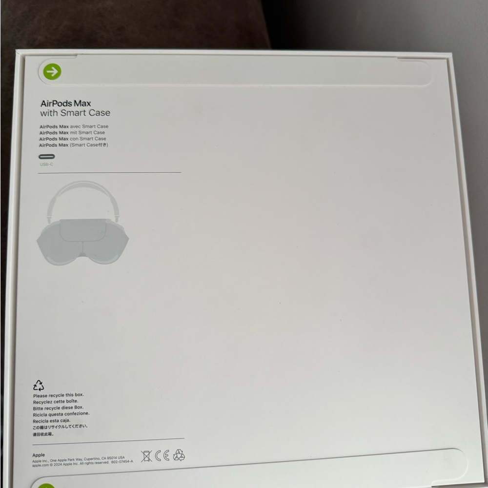 Apple AirPods Max in Elegant Silver - Picture 2 of 3